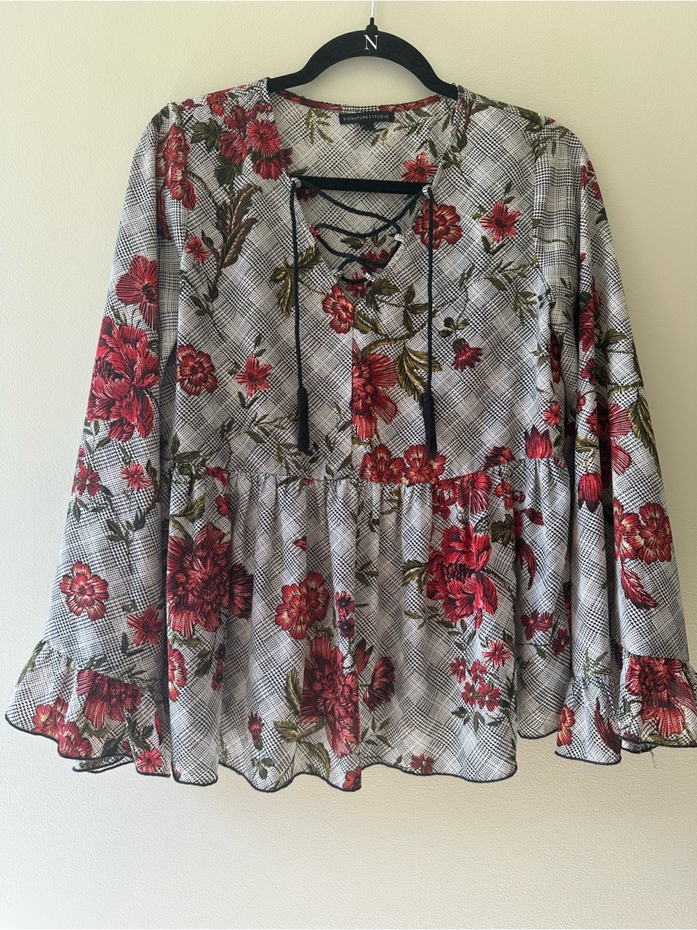 Signature Studio Red Floral Lace-Up Peasant Blouse - Picture 6 of 7